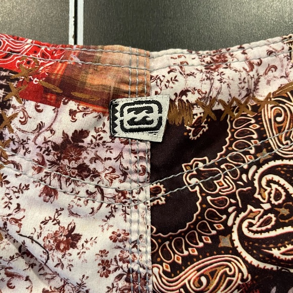 Billabong Plaid Board Shorts. 38. - Picture 4 of 5